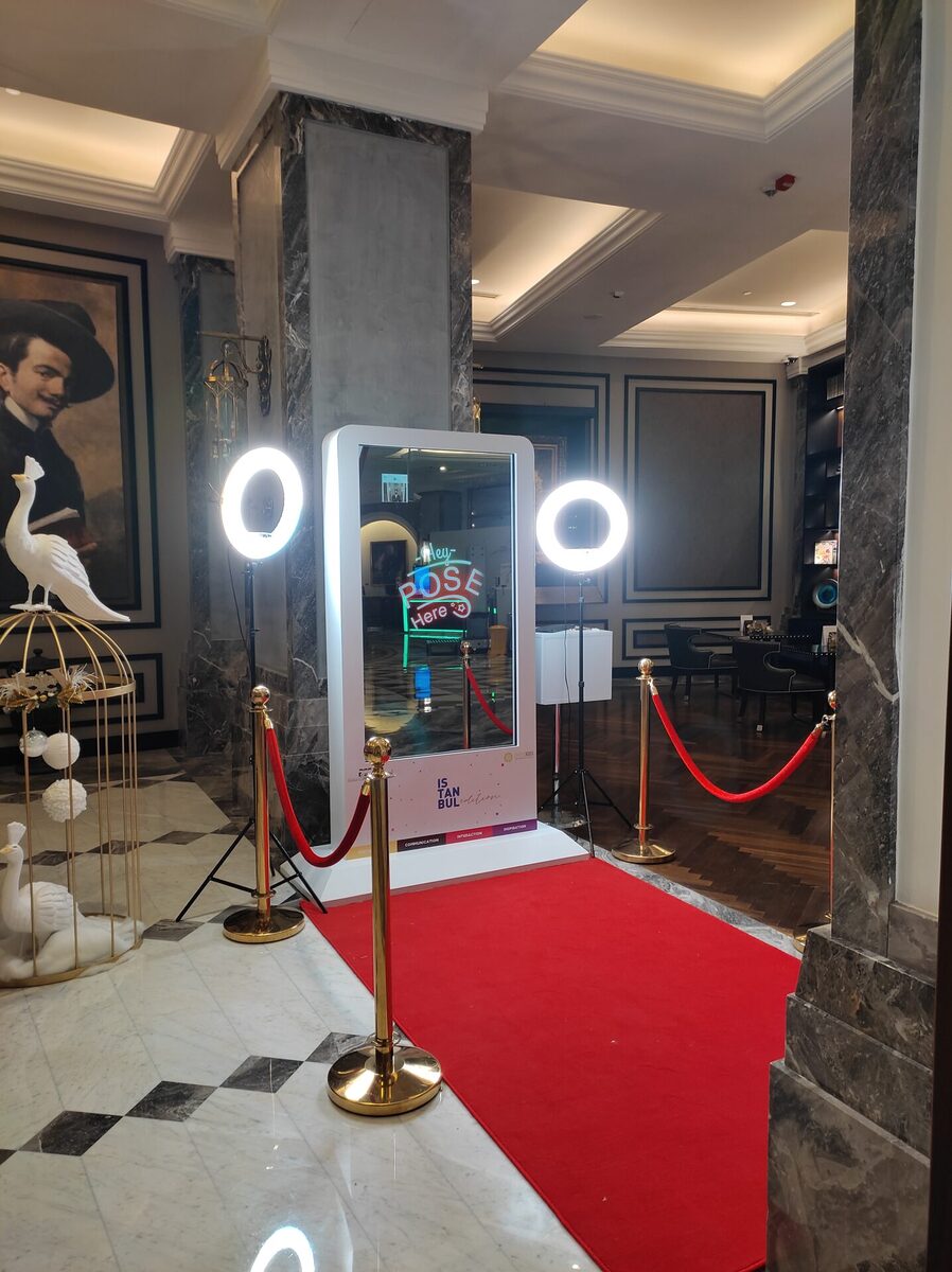 Mirror Booth